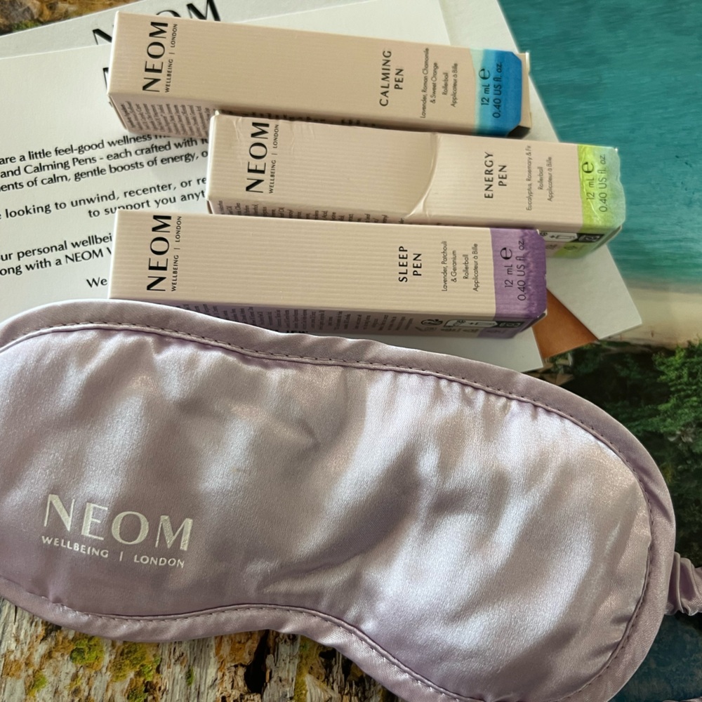 4 NEOM Lavender Sleep Mask and Pen Set